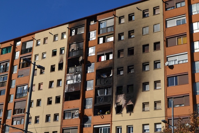 La Generalitat ha ofert a l’Ajuntament de Badalona set pisos per reallotjar afectats per l’incendi de Sant Roc