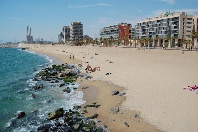 Des d'avui i fins al 15 de setembre es limiten els horaris de pesca a les platges de Badalona