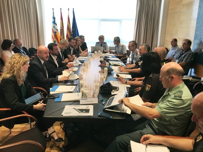 L’alcalde Álex Pastor reclama al conseller Miquel Buch que augmenti el nombre de Mossos d’Esquadra a la ciutat