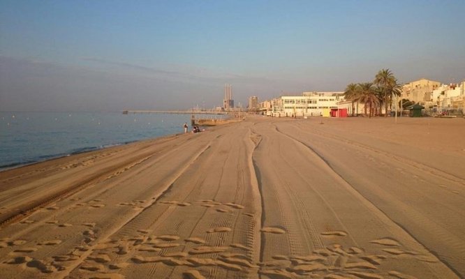 L’alcalde de Badalona critica la decisió de l’alcaldessa Ada Colau de tancar les platges de Barcelona durant la revetlla de Sant Joan