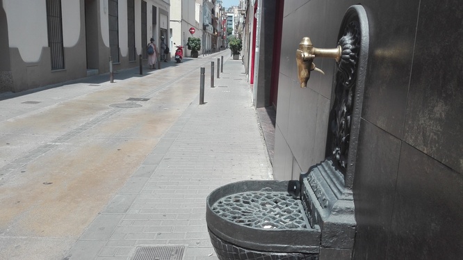Les fonts públiques de Badalona tornen a funcionar amb normalitat un cop realitzades les tasques de neteja i desinfecció de les seves instal·lacions