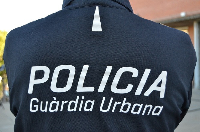 Els agents de la Unitat de Policia de Barri de Badalona detenen en el seu primer dia de servei un home que va agredir a la seva dona