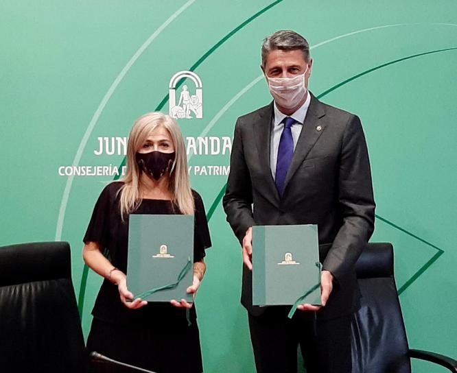 L’alcalde Xavier Garcia Albiol i la consellera de Cultura d’Andalusia signen un protocol per al foment de la cultura andalusa a Badalona