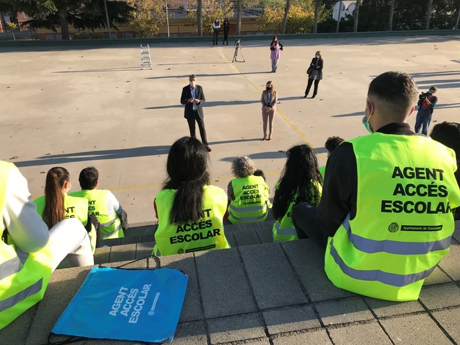 Badalona posa en marxa un nou servei de suport i vigilància als accessos dels centres educatius de la ciutat