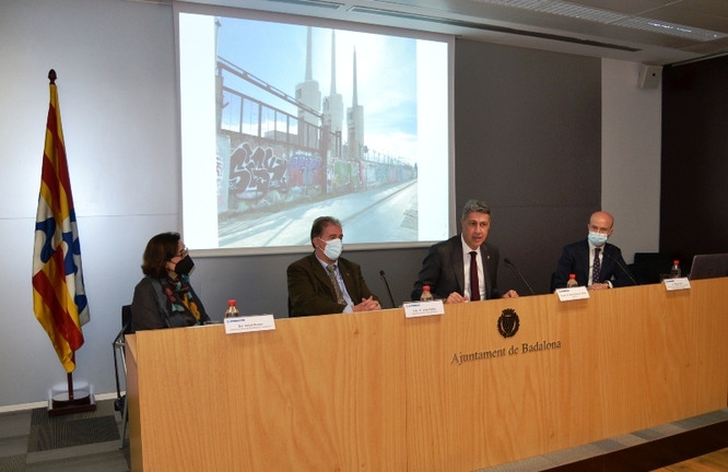 Acord per enderrocar el mur del carrer d’Eduard Maristany a l’alçada de les Tres Xemeneies