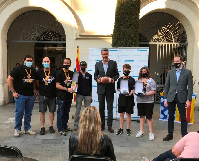 L’equip de futbol americà Badalona Dracs rep el reconeixement de la ciutat a la seva exitosa trajectòria esportiva
