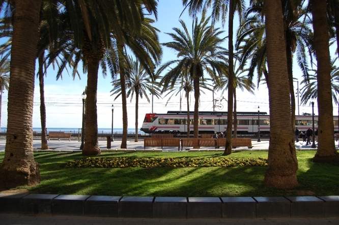 El Ple de l’Ajuntament de Badalona aprova per unanimitat una moció contra el projecte d’ADIF d’instal·lar pantalles acústiques a la Rambla per reduir el soroll dels trens