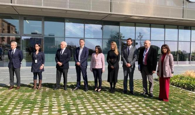 La ministra de Sanitat visita l’Institut d’Investigació contra la Leucèmia Josep Carreras, situat a Can Ruti
