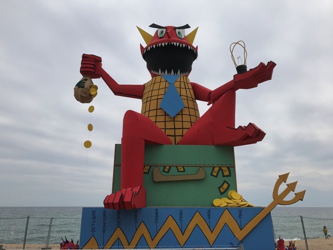La platja dels Pescadors acull demà a la nit, vigília de Sant Anastasi, la Cremada del Dimoni com acte central de les Festes de Maig de Badalona
