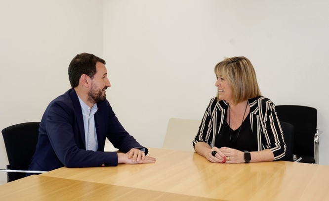 Núria Marín trasllada a l'alcalde Rubén Guijarro el suport de la Diputació en l'organització de la Copa del Rei de Bàsquet a Badalona