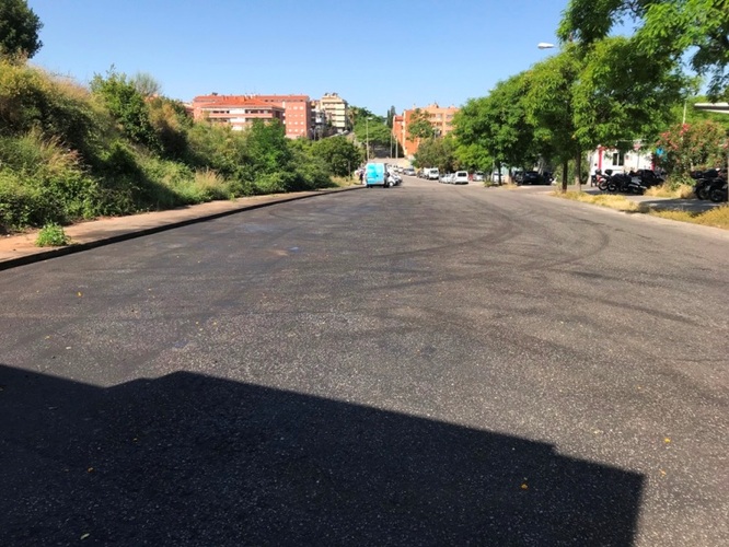 L’Ajuntament Badalona retira els camions de recollida de residus que s’aparcaven a l’avinguda de la Cerdanya
