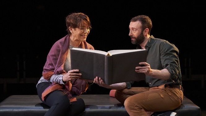 Emma Vilarasau i Dafnis Balduz protagonitzen L’oreneta, la primera obra de la temporada al Teatre Zorrilla