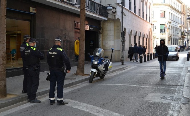 La Guàrdia Urbana de Badalona posa en marxa una campanya per vigilar l’ús dels vehicles de mobilitat personal, com els patinets elèctrics