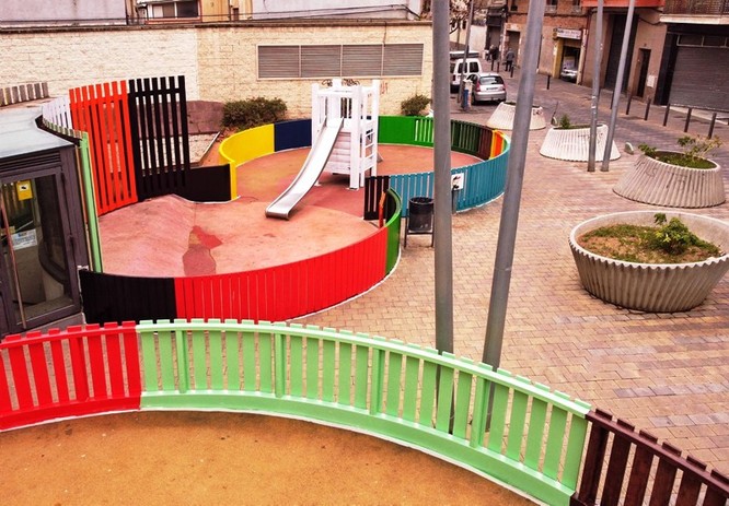 Presentació del projecte comunitari d’art urbà a la plaça d’Antonio Machado del barri La Salut
