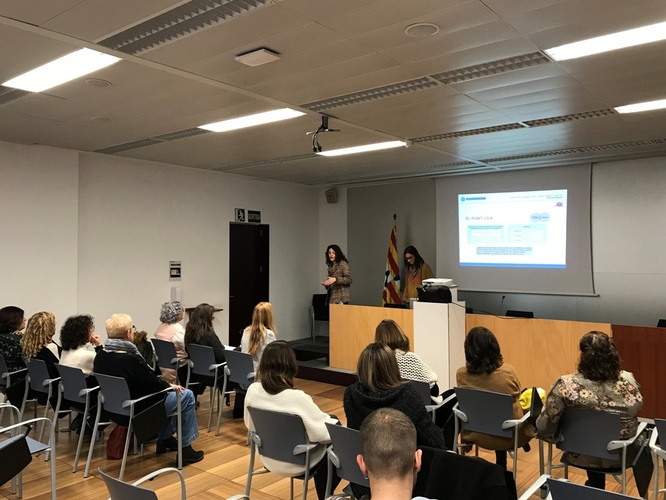 L’Ajuntament de Badalona realitza una jornada de treball per fomentar que els Punts Lila arribin a més gent