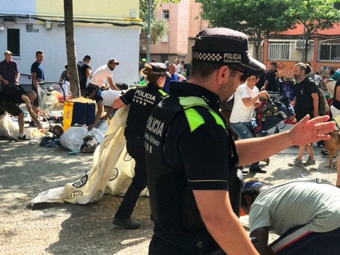 La Guàrdia Urbana de Badalona ha realitzat avui dos operatius contra la venda ambulant il·legal a la ciutat