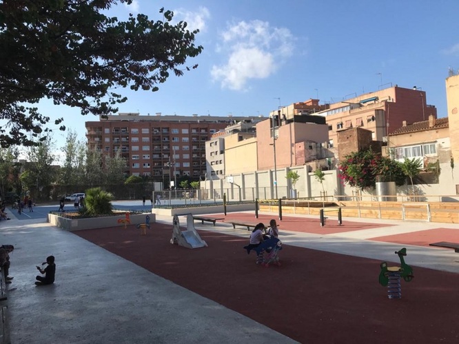Aquest dilluns s’ha obert al públic la nova plaça de la Regalèssia